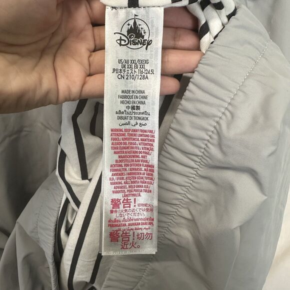 Disney Parks Pirates of the Caribbean Windbreaker Womens‎ XXL 2X Gray Crossbones - Picture 11 of 13